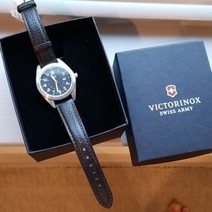 Victorinox Swiss Army Ladies Watch NIB